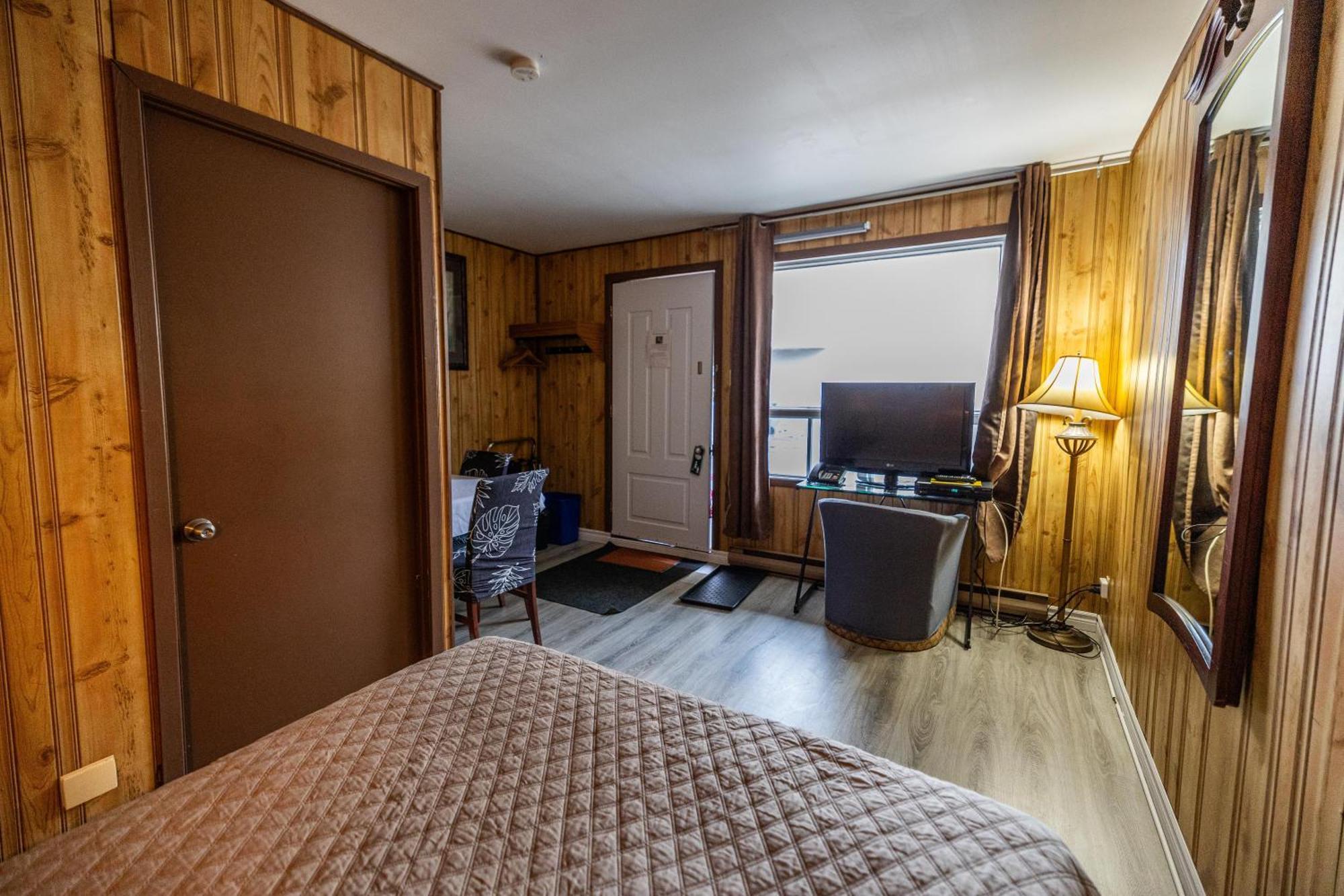 Motel Deblois Sainte-Anne-de-Beaupré Extérieur photo