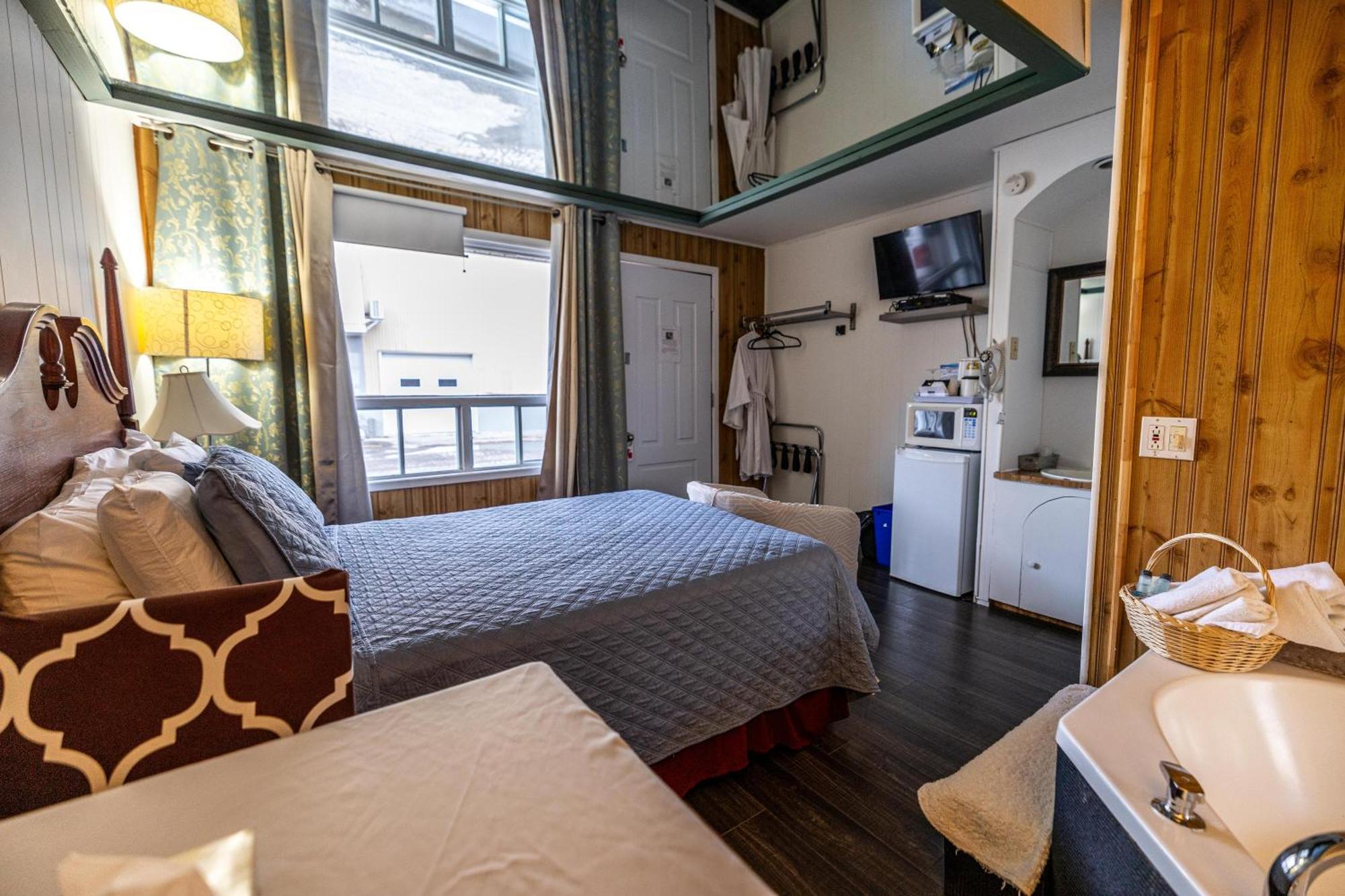 Motel Deblois Sainte-Anne-de-Beaupré Extérieur photo
